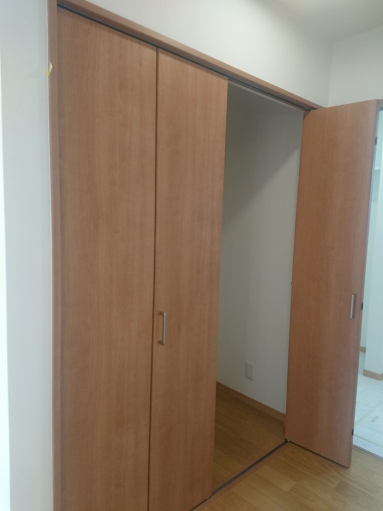 大分市片島に建売住宅が!階段前のクローゼット|sakai(サカイ)の家スタッフブログ